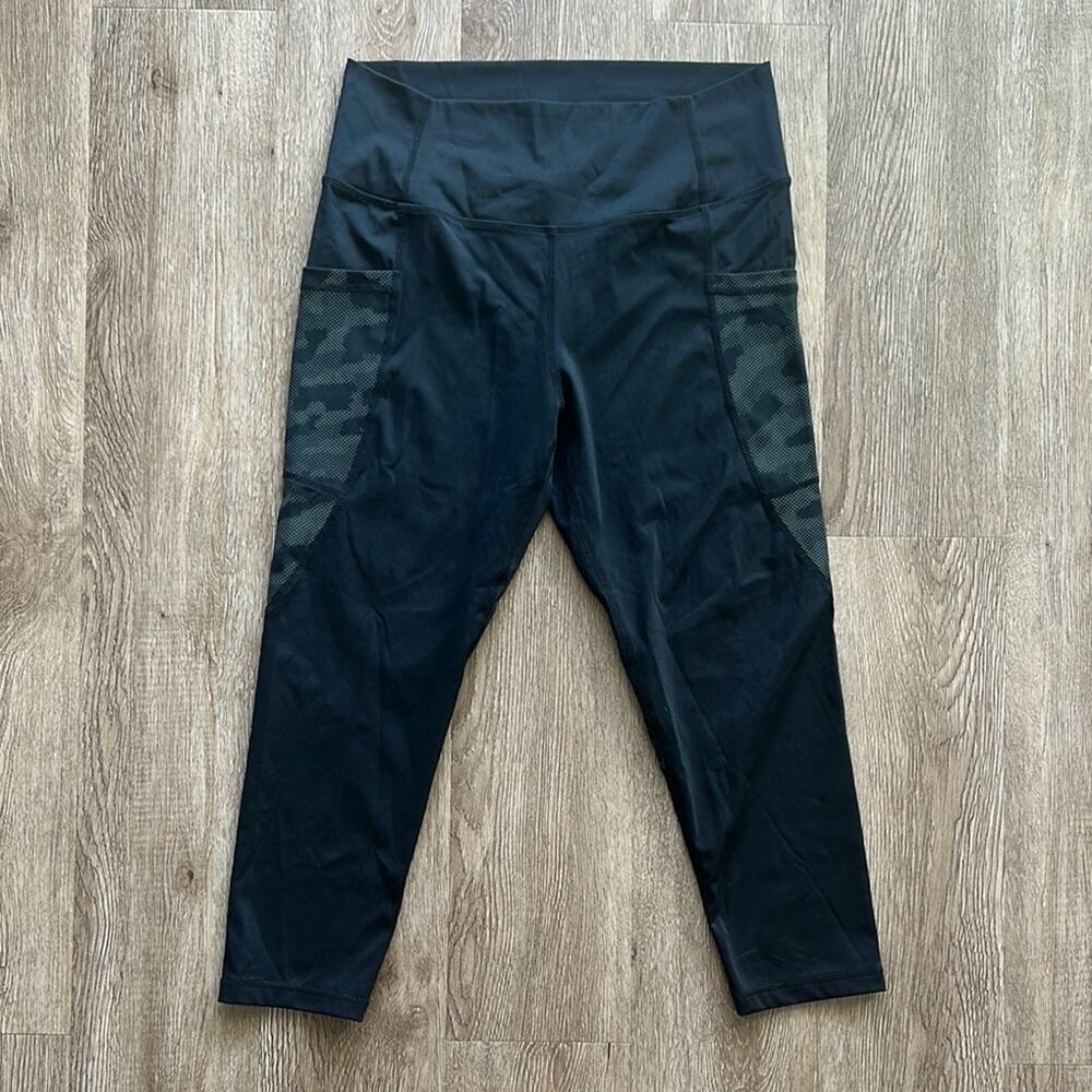 Zyia Pocket Brilliant Black Camo‎ Reflective Hi Rise Crop Leggings Size 12